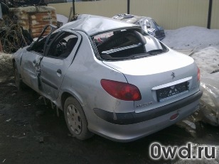 Битый автомобиль Peugeot 206